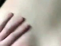 Una chica amateur recibe su culo lamiendo y follado por detrás