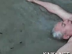 Груби секс-видео који приказује доминантну љубавницу која шлепа и јаше свог робља