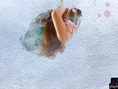 Horúca arabská MILF Leighla Habib sa v tomto horúcom videu vyzlieka do prázdna