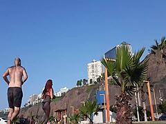 Dewi MILF dan suaminya yang pengecut menikmati pertemuan pantai yang panas