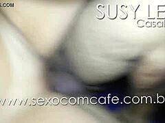 สาวมือใหม่ Susy และเพื่อนเย็ดกันอย่างดุเดือดกับภรรยาของฉันและทําให้เธอครางเสียงดัง - sexocomcafe