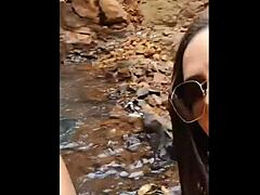 Großbusige Paty und Jhonny reiten den Wasserfall in HD-Video