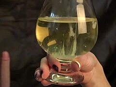 Sædvåt urin etter en varm blowjob