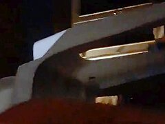 Oglejte si Vanesso Vixons čutni striptiz in masturbacijo v tem amaterskem videu