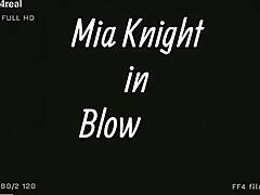 Η ώριμη MILF Mia Knights μελαχρινή μαλλιά και μεγάλα βυζιά σε βίντεο HD