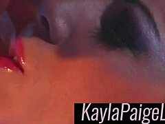 La mature Kayla Paiges réalise son fantasme BDSM avec une fellation en gros plan