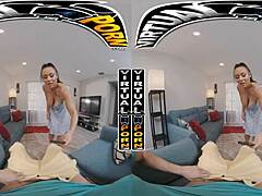 MILF porno - Carmela Clutch VR - Deň plný domácich prác