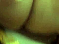 Acción de mamadas, mamadas y pajas en este video porno de mamá y milf