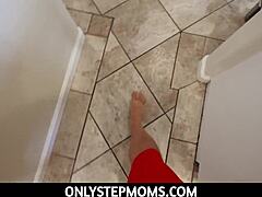 라틴어 MILF Anissa Kate의 인상적인 Onlystepmoms 구강 기술