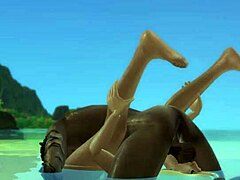 Großer schwarzer Schwanz hüpft auf dem Intimbereich atemberaubender Mädchen, während sie nackt an einem FKK-Strand sonnt. Schau dir mehr auf Hentaisims.com an