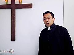 Sor Raymundasin tunnustus muuttuu syntiseksi kohtaamiseksi papin kanssa