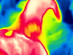 Rijp stel verkent temperatuurspel in een hete sessie