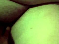 Äcklig slampa blir förnedrad och täckt av sperma i HD-video
