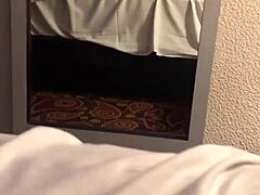 MILF latina faz sexo anal em um quarto de hotel