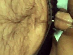 מילף רעולי פנים מתפנקת בסקס עם אישה מבוגרת