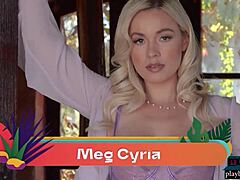 Meg Cyria, egy lenyűgöző érett szőke, érzéki szóló playboy videóban