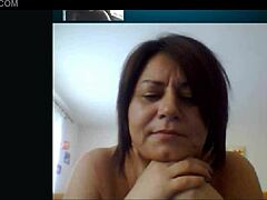 La mamma italiana con le tette grosse si fa porca su Skype