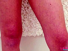 Zvodné svetlovlasé ženy dráždia v zvodnom videu