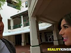 Brittany Bliss z naravnimi joški in trdo akcijo v videu Reality Kings