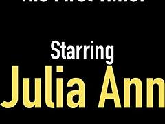 Julia Anns, nesătulă de dorință pentru un penis tare în gură