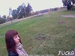 Une adolescente amateur est prise et baisée sur webcam