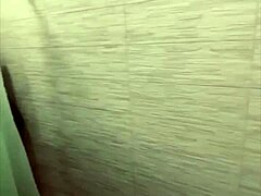熟女在淋浴间被操的自制视频
