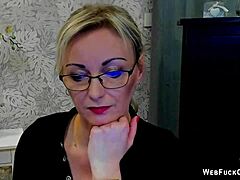 Frumoasa milf germană își arată atuurile pe webcam