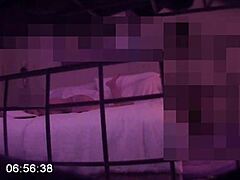 Amatør stedmor fanget på skjult kamera under flere orgasmer med stedsøn
