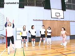 일본의 성숙한 엄마와 함께하는 배구 헤이징 CFNF의 HD 비디오