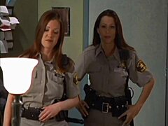 Nikki Fritz i Kira Reed występują w gorącej scenie z gorącymi policjantami i orgią