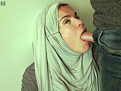 Mamada de superheroína de Muslima y follada anal en cosplay