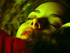 A performance sensual de Liv Tyler em Stealing Beauty (1996)