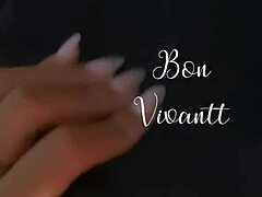 Ebony amatérka dáva POV fajčenie priateľovi svojho manžela v porno videu