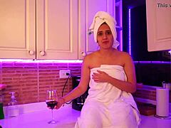 סרטון מציצה חובבנית של לטינית לוהטת שמתלהבת