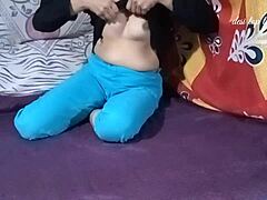 O mamă pakistaneză se bucură de sex interrasial cu soțul ei