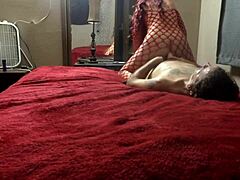 Misty Summers, en asiatisk amatörbabe, fångades på kamera för analsex