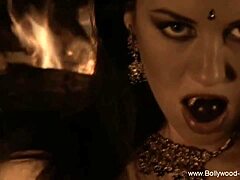 Erotikk indisk milf driller og forfører i hennes softcore-teasingvideo