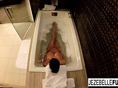 Jezebelle Bond's solo bath time video