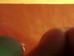Dieses afrikanische Starlet gibt eine missionarische Aufführung in einem vollständigen Video auf rot
