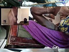 Egy afroamerikai MILF házi készítésű videóban a fenekét dugják