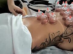 Intenzívna masáž s krémom a tvárou