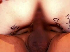 POV-video van een hete Aziatische MILF die haar kutje creampie krijgt