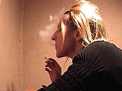 Η Μαρί Μάντισον επιδίδεται στο φετίχ του καπνίσματος και στο δημόσιο σεξ