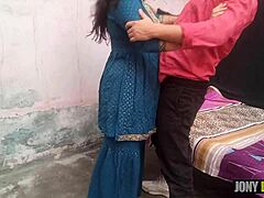인도 커플의 금기성 섹스 테이프, 더러운 말과 친어머니