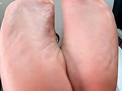 Seksi nylonsit ja jalkajutut: Femdom Feast for Feet