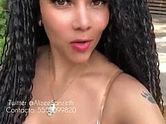 Amatérska MILF Alizee Sanzeth predvádza svoje prirodzené prsia v porno videu