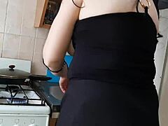 Домашно видео на приятелката, която лиже путката на мащехата си