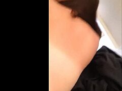Riktig hemmagjord video av en mullig fru som blir njuten av en annan man