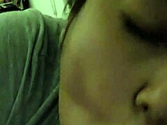 Λατίνα όμορφη παχουλή γυναίκα δίνει μια εκπληκτική πίπα με μέσο πέος
