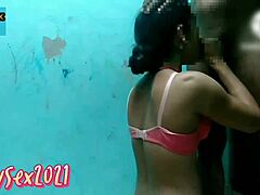Pareja india disfruta de una luna de miel inolvidable en un video de sexo